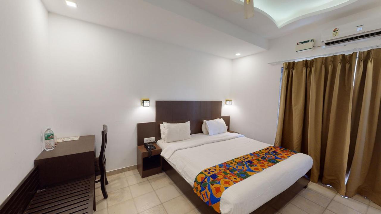 Hotel De Alcazar Calangute Zewnętrze zdjęcie